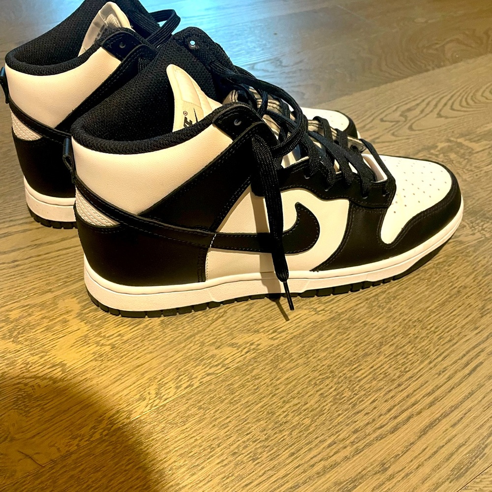 Fresh Nike Dunks. Size 10. Black and white panda colorway
